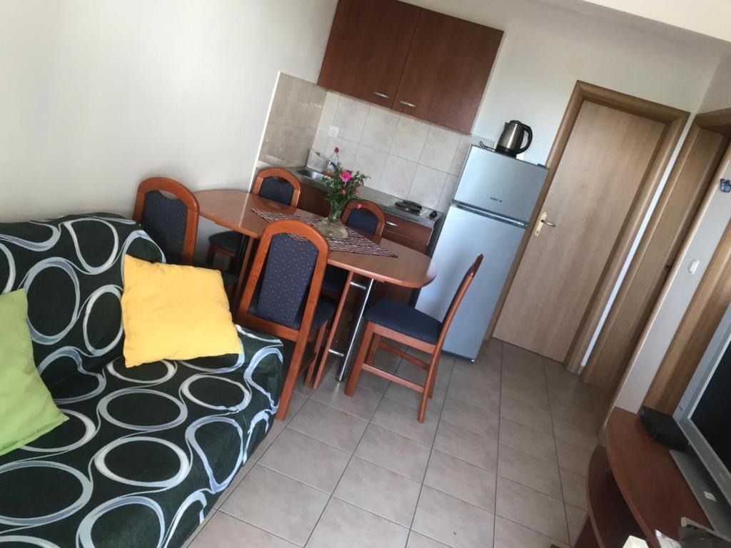 Apartments Iva Rogoznica  Ngoại thất bức ảnh